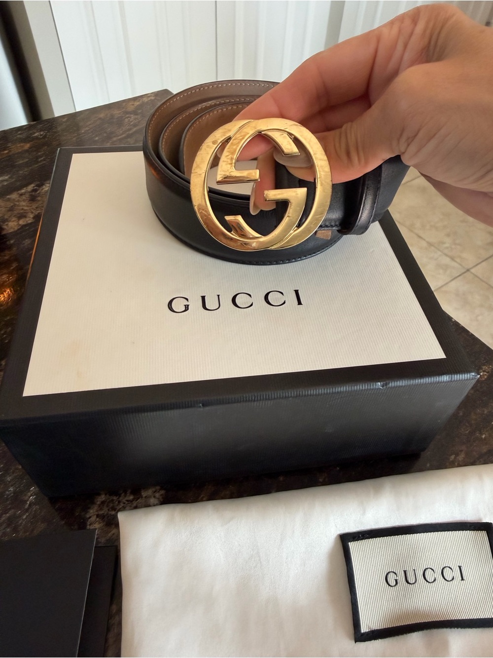 Gucci Black Leather Belt with Gold GG Round Buckle - Picture 2 of 6
